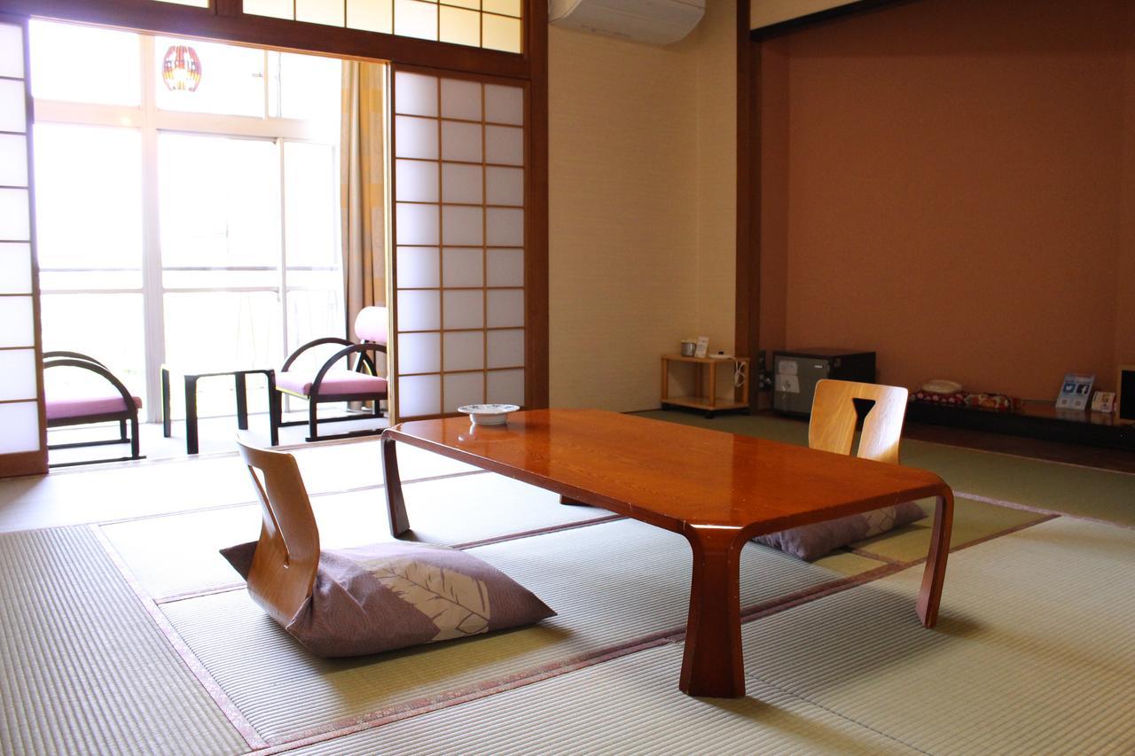 土湯温泉 やすらぎの宿 向瀧旅館 Fukushima  Buitenkant foto