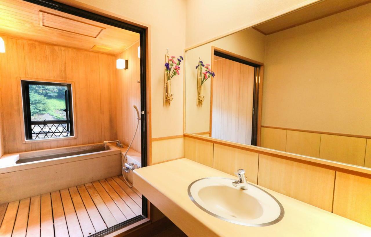 土湯温泉 やすらぎの宿 向瀧旅館 Fukushima  Buitenkant foto
