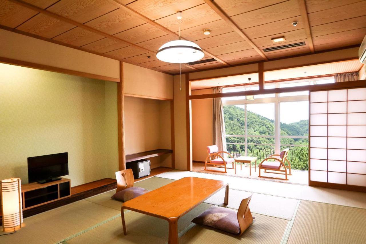 土湯温泉 やすらぎの宿 向瀧旅館 Fukushima  Buitenkant foto